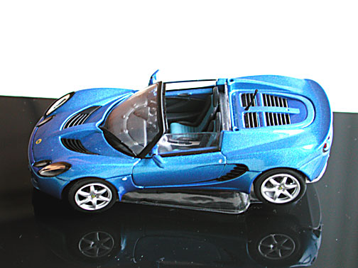 Lotus Elise miniature by AutoArt